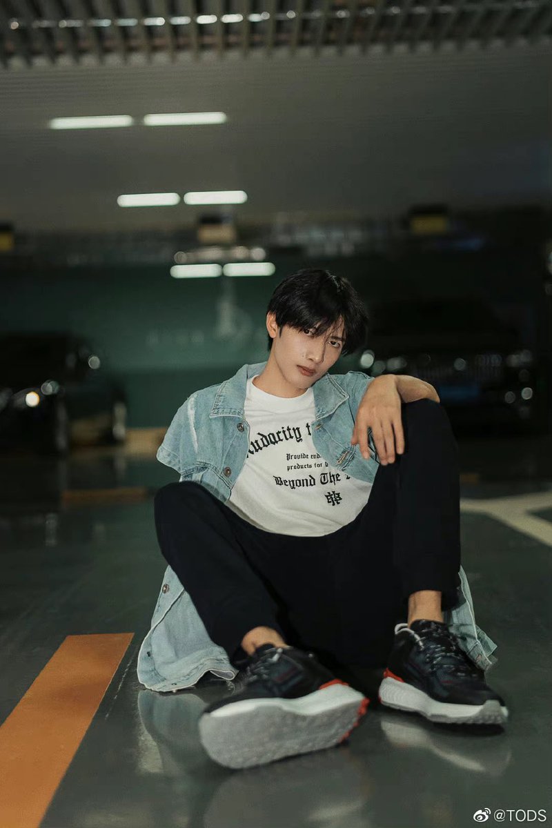 GanWangxingTH's tweet photo. [🌠] ——— TODS weibo
2021.10.14🔭

TODS มาอัปเดตรูปกานวั่งซิงส่วมใส่รองเท้าผ้าใบสำหรับช่วงฤดูใบไม้ร่วงและฤดูหนาว

ทุกคนสามารถไปคอมเมนต์ + รีโพสได้นะคะ https://t.co/8JA9YZl3ic

#GanWangxing 
#กานวั่งซิง 
#甘望星 https://t.co/kXibuCXiaK