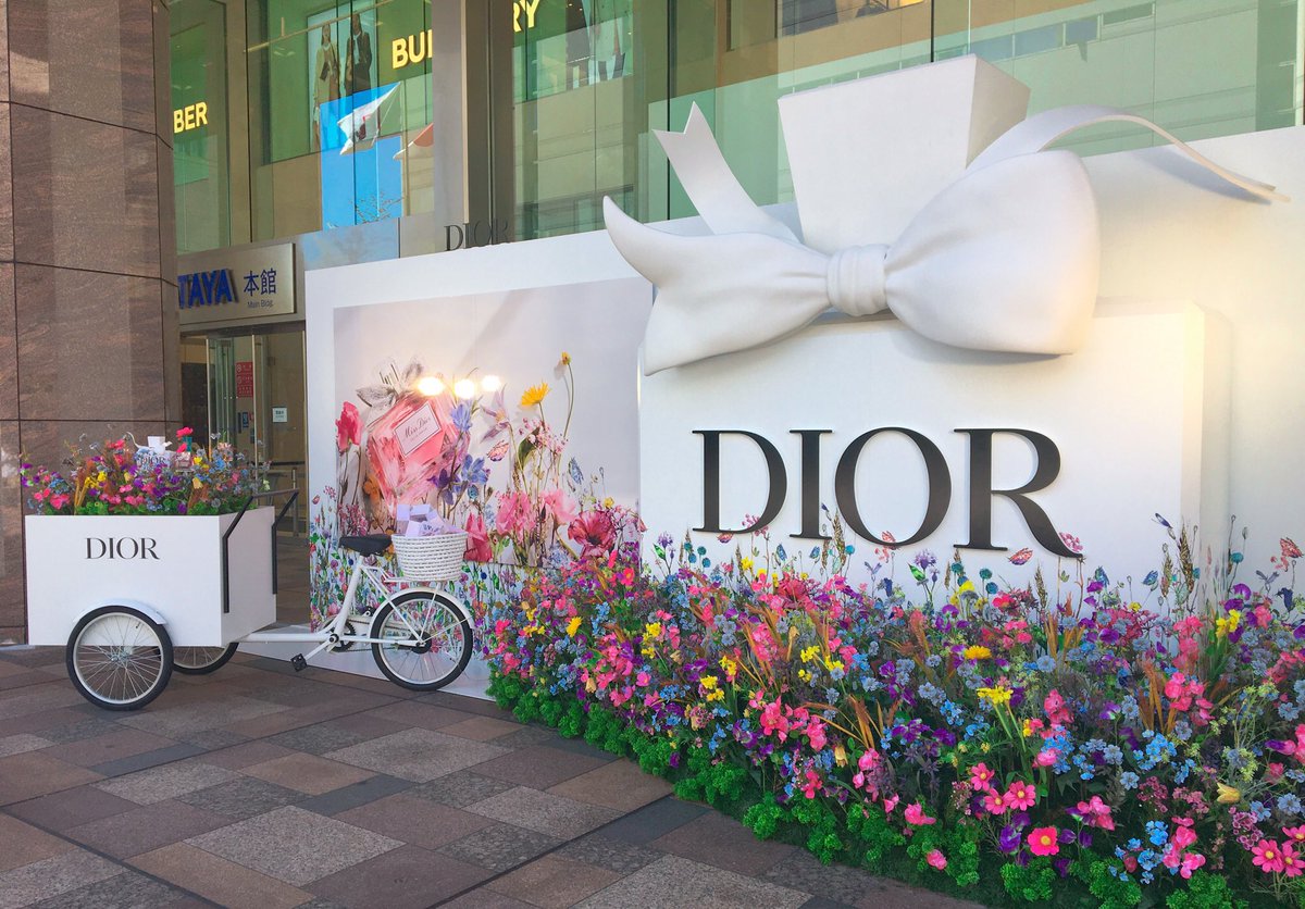 岩田屋前に🌼お花畑🌼が登場！ きらめきボードで行われている MISS