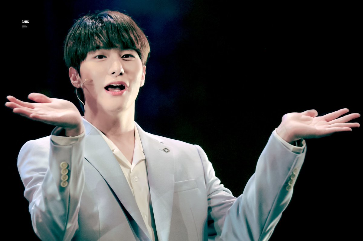 chic__95's tweet photo. 211013 사랑했어요 커튼콜 HQ

인사도 이렇게 귀엽게 하는 너는 정말😇

#승식 #강승식 #SEUNGSIK
#빅톤 #VICTON #사랑했어요 #기철 https://t.co/eEWt5UVgET