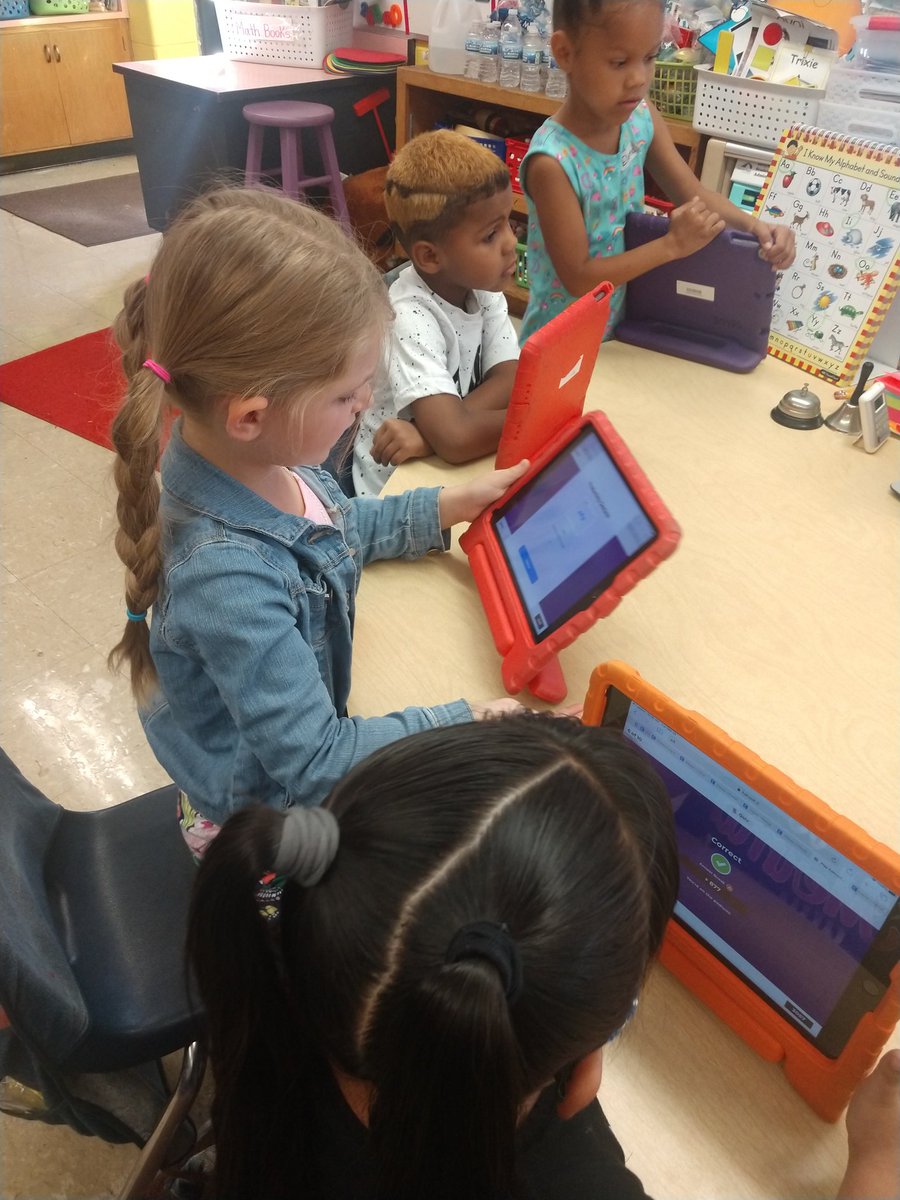 JungersCourtney's tweet photo. Ss using @GetKahoot to identify rhyming  words during small groups. @HuntTigersES #FutureReadySC https://t.co/8VtE3ptc2b