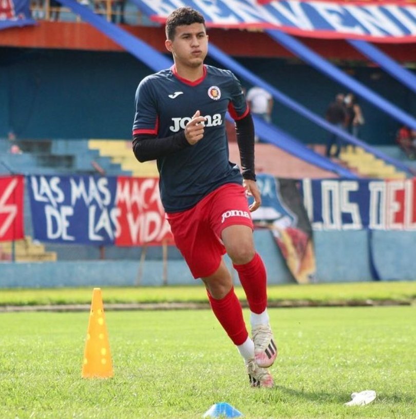 JMarroquin_11's tweet photo. Si me preguntan quién era el mejor prospecto en lugar de Jacobo en la convocatoria, este señor... https://t.co/41YbwLgv3t