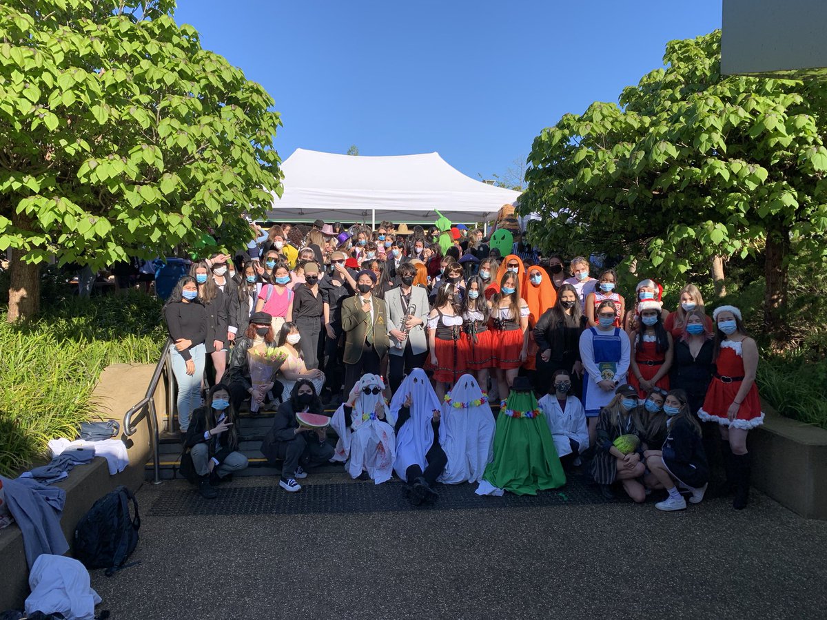 SantaMaria_Melb's tweet photo. Today we celebrate with the Year 12s of 2021 their final day of classes with a special COVID safe gathering. We wish them well as they now enter their time for final exam preparation! #ACommunityOfCourage #DareToDoAsMuchAsYouAreAbleSantaNorthcote https://t.co/dSmikYHHS8