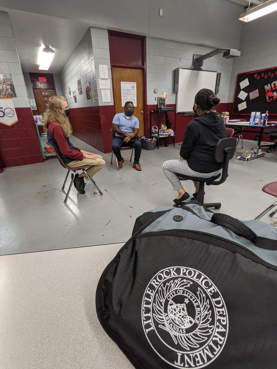 MetroCareerTech's tweet photo. The excitement continues! #RealLifeSuccess in 2 more former Criminal Justice students who have now continued their career path as an @LRPD cadet, returning today encourage others. Thank you Cadet Bennett c/o 2019 & Cadet Torres c/o 2021! @whywarren @shameka98 @MichaelPoore1 https://t.co/pN5InFFdoU