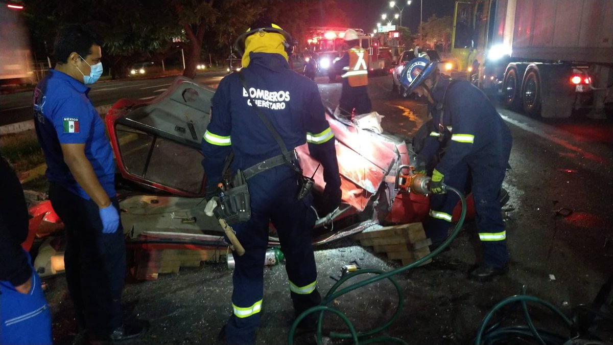 PCIVILQRO: RT <a href="/pcmqro/">Coordinación Municipal de Protección Civil Qro</a>: 🚨 | Tome precauciones, al momento atendemos accidente vehicular sobre Paseo de La República, a la altura de Col. Juriquilla, en dirección zona sur. En breve mayor información. 📲