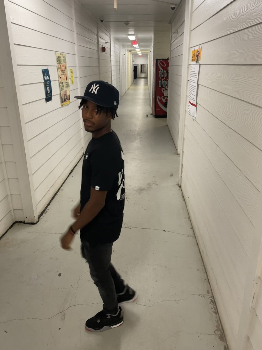 OmarSoOfficial_'s tweet photo. “you think its cool to post yo nudes girl i know you not my OnlyFan” - #backendchild https://t.co/mxSqjbev6h
