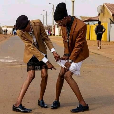 MOHALE_ZA's tweet photo. This tweet started at tembisa 💯 

E vaar nou so? https://t.co/59KC15DWWL