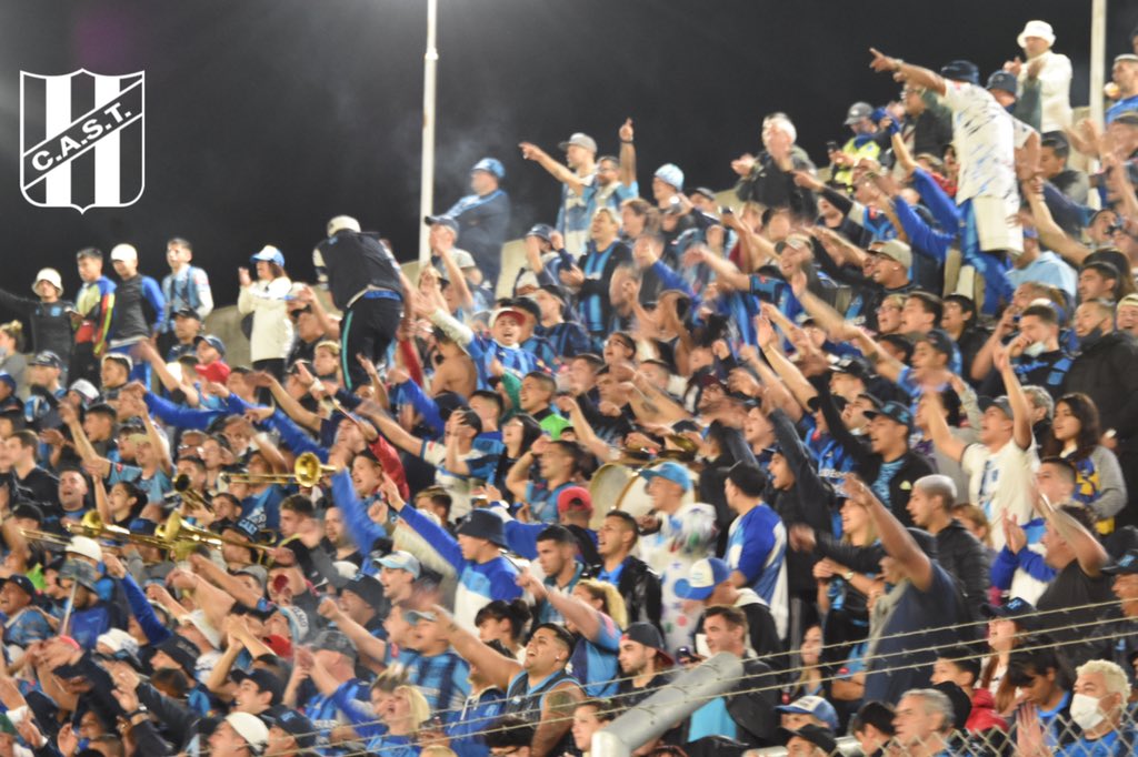 PrensaSanTelmo's tweet photo. ARGENTINOS 2 SAN TELMO 1
Con el pecho inflado. Así se
Retiró el equipo Candombero del estadio, Aplaudido por su público que reventó las tribunas. https://t.co/XNpZOyLujb