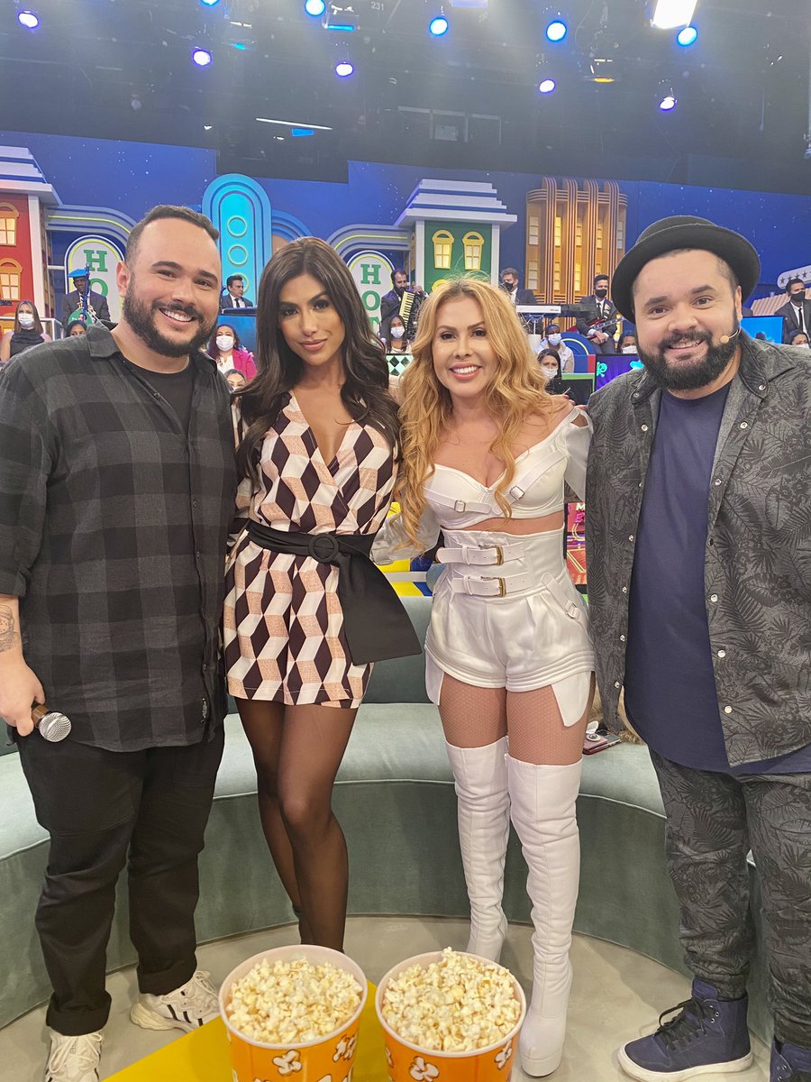 Joelma's tweet photo. Energia incrível com vocês! 💍❤️ obrigada pelo carinho com meu trabalho @oedgama, @odinhomachado e @_flavianoronha! #JoelmaSim @ratinhodosbt https://t.co/YPg1if2uLz