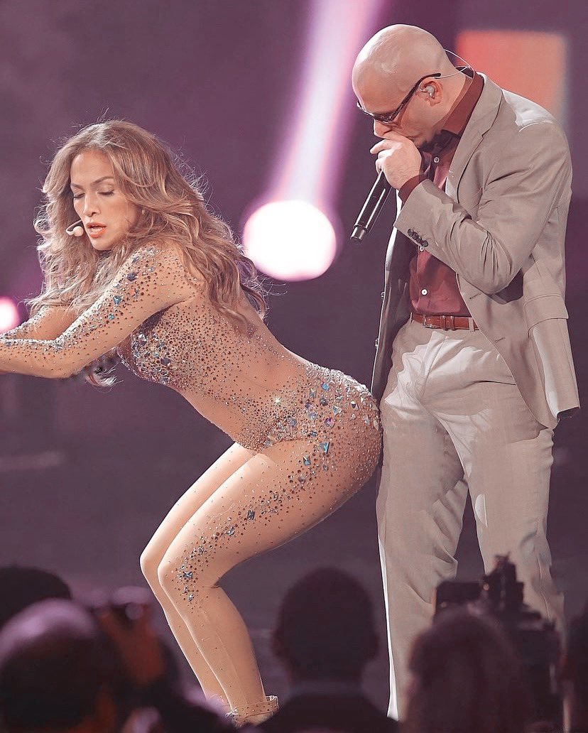 jloverworld's tweet photo. Big Latin Power π€ππ§‘ @jlo & @pitbull / I loved this day #amas2011 https://t.co/Pjwo1N8XQm