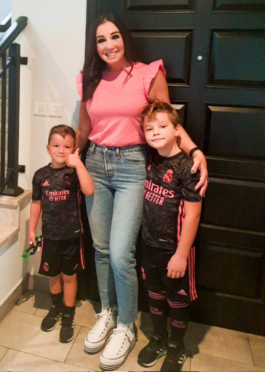 It's a family affair today. Pink Day <a href="/JumeirahCollege/">Jumeirah College</a> <a href="/JPSDubai/">GEMS JPS</a> <a href="/MrAndiPrice/">Andi Price</a> #pinkshirt #pinkshirtthursday #educatorsinpink #BreastCancerAwareness #BreastCancerAwarenessMonth #earlydetectionsaveslives