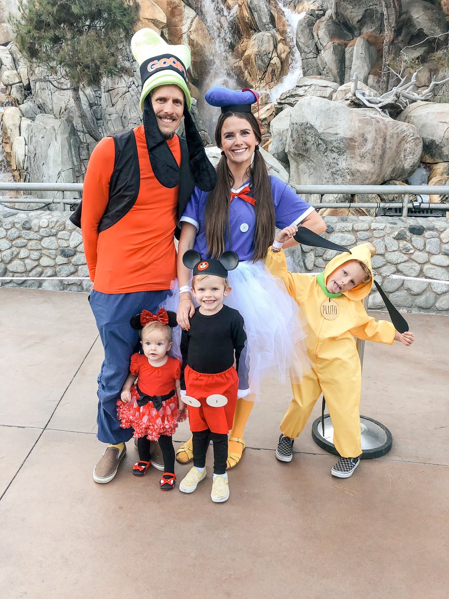 ceecee_sparkles's tweet photo. Oogie Boogie Bash will forever and always be something that I cherish. Celebrating Halloween with my people in Disneyland is magic beyond words. @Disneyland https://t.co/UnDoeOSEQH