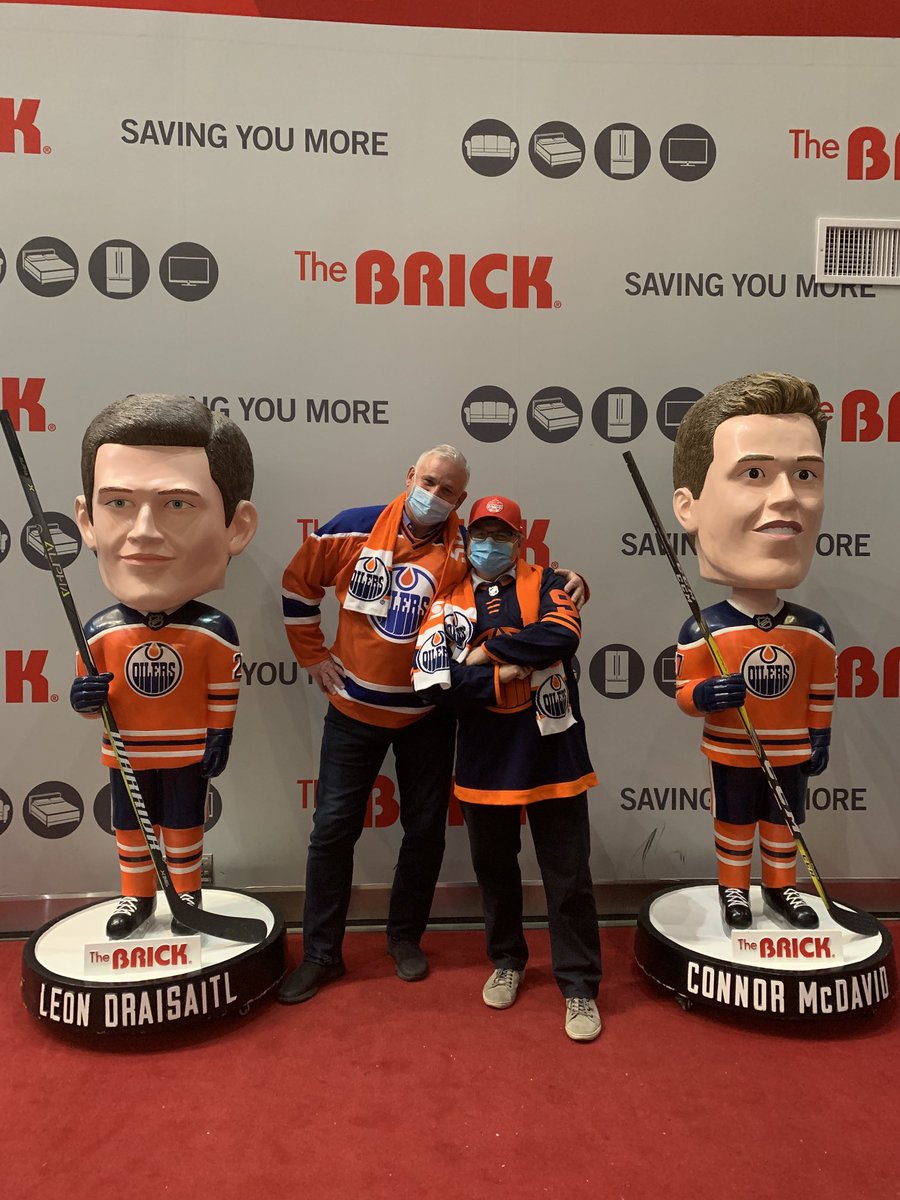 warrenzap's tweet photo. #brickbestseats enjoying the game 👊 https://t.co/CMXgWeU1ui
