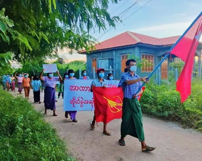 TTFR__Myanmar's tweet photo. Residents of Phaungkar village  protested against the military dictatorship in yesterday evening, 

#WhatsHappeningInMyanmar
#Oct14Coup 
#AcceptNUG_RejectMilitary https://t.co/xcxCQ4fDhV