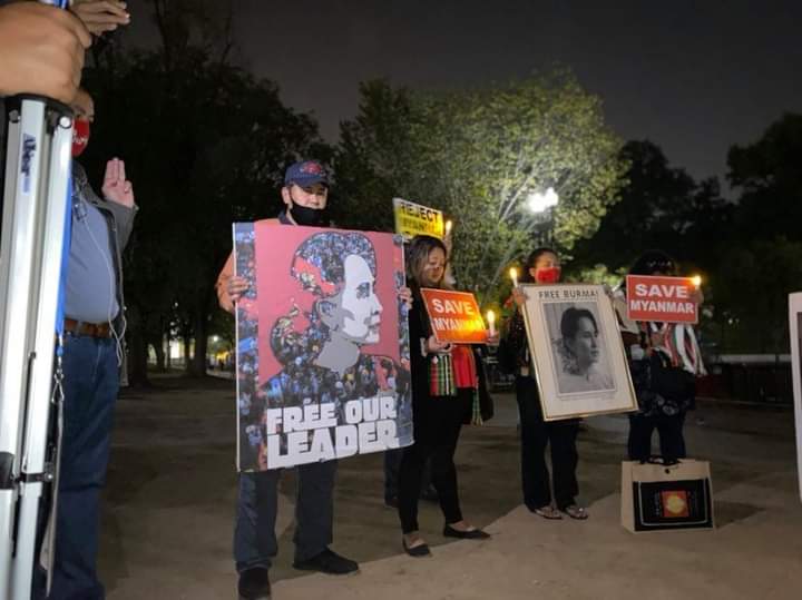 pzl_jourlm's tweet photo. In front of @WhiteHouse , #WashingtonDC , Burmese activists in #USA staged a 2nd prayer service for the immediate release of political detainees after the military coup regularly from Oct 11 to 16.

#AcceptNUG_RejectMilitary 
#WhatsHappeningInMyanmar 
#Oct14Coup https://t.co/CbxwSeLulC