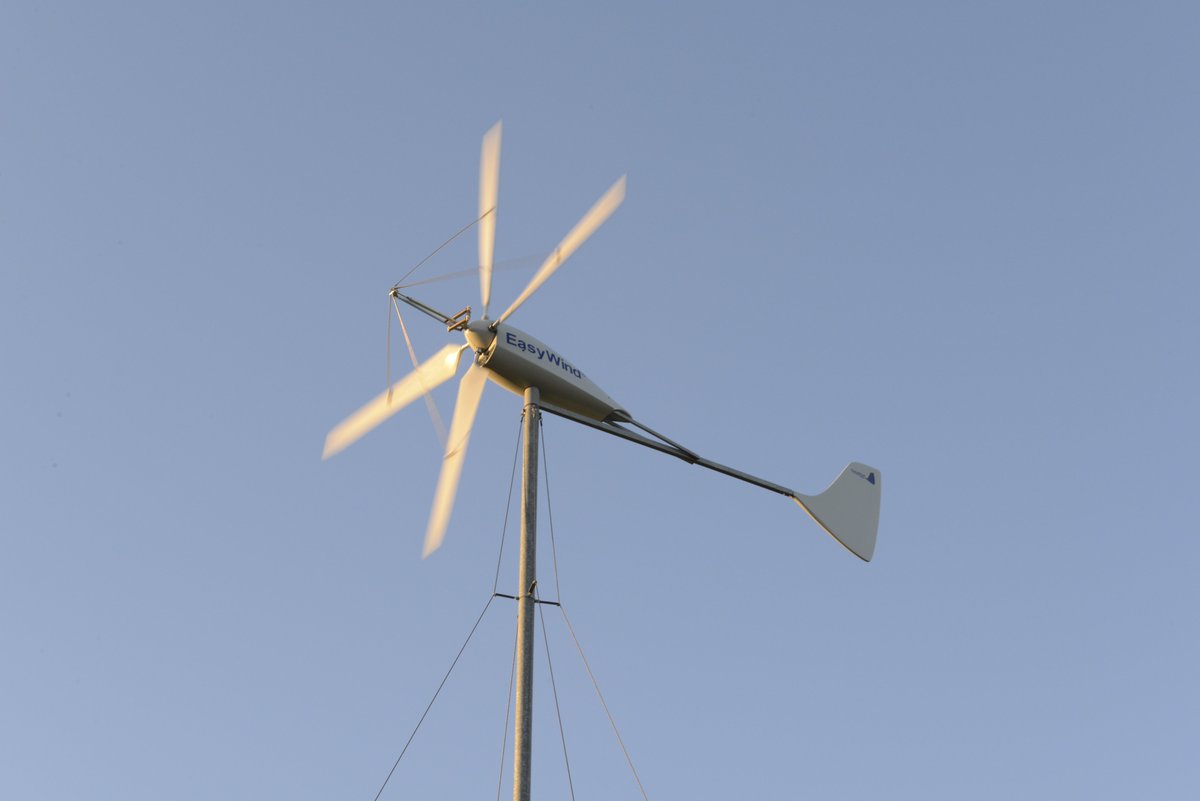 LEE_NRW's tweet photo. Gute, praxisnahe #Kleinwind-Broschüre der @EANRW. Für die #Energiewende in der Stadt sowie für die Eigenstromnutzung von kleineren und mittleren Betrieben bietet @Kleinwindkraft viele Möglichkeiten. Potenzial von Kleinwind längst noch nicht ausgeschöpft! https://t.co/YOlee3kfsQ https://t.co/nzPz8Pubuq
