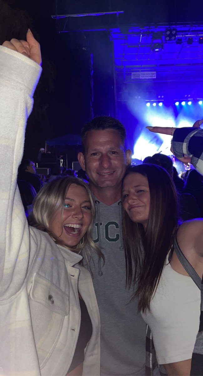 ellieraines0's tweet photo. happiest of birthdays to the man who made me into the person I am today!! No one makes me laugh harder than you do (or has more OCD about cars than you do) i love and miss you! Cant wait to celebrate this weekend! @ClinicKen https://t.co/yblhyvGn5t