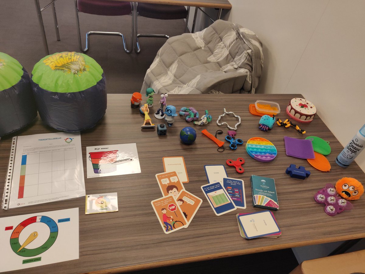 Suzanne8erberg's tweet image. Vanmorgen als tip bij Mattie en Marieke, en mijn cursisten @mdlxonderwijs #autismecoach #voortgezetonderwijs kunnen het meteen zelf ervaren #verzwaringsdeken #stressregulatie