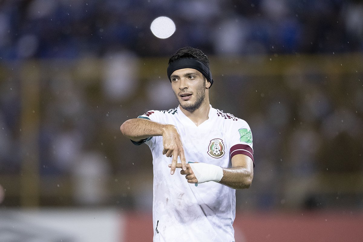 miseleccionmx's tweet photo. 🅰️ 🐺 ⚽️ 🇲🇽 @Raul_Jimenez9. https://t.co/WjZMn4Q57a