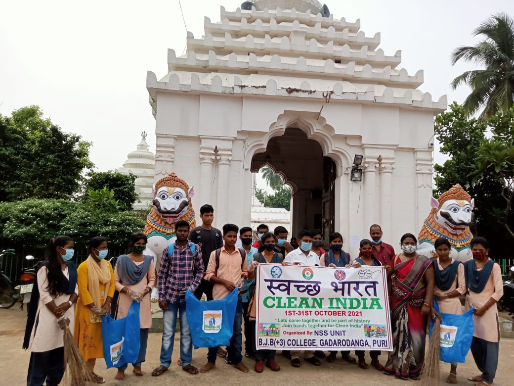 nssbbsr's tweet photo. #CleanIndia program organised by NSS unit of BJB Degree College, Gadarodanga, Puri at Lord Alarnath Temple, Brahmagiri. 
@_NSSIndia @YASMinistry 
@ianuragthakur @NisithPramanik https://t.co/p4LGSUB4V7