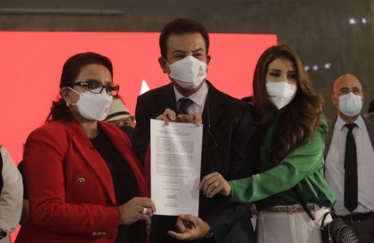 Hoy se consolidó la victoria de <a href="/XiomaraCastroZ/">Xiomara Castro de Zelaya</a>  y del partido Libertad y Refundación, con la incorporación del <a href="/PartidoSalvador/">Partido Salvador de Honduras</a> y del <a href="/Pinusd_HN/">PINU-SD HONDURAS</a> nada ni nadie nos detiene, hasta la victoria siempre.