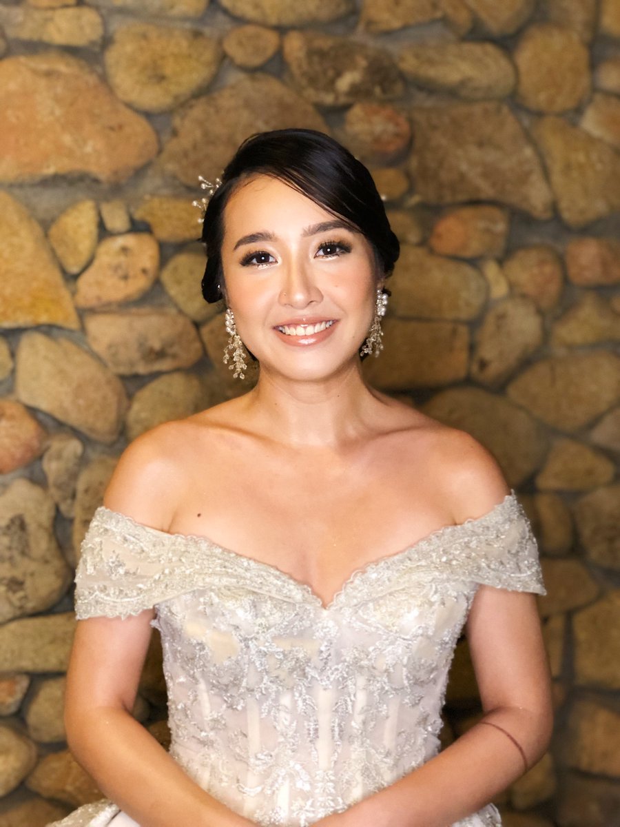 attyusof's tweet photo. let me shamelessly tag myself first! Hi i'm Attyusof, a makeup artist that can travel ANYWHERE, very chatty and quick in applying makeup! search me on ig @attyusof 😊 https://t.co/nVA4FZimSf
