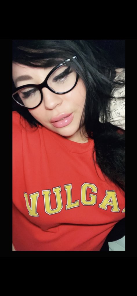 Daahling1's tweet photo. I am Vulgar❤️💛 #morrissey #thesmiths #iamvulgar #miamor 💙💜 https://t.co/ENsGYKOTJm