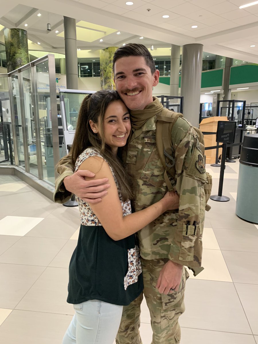 ShanStephens530's tweet photo. Our airman is finally HOME ❤️ #NHNationalGuard | #USAirForce | #Deployment | #WelcomeHome https://t.co/aRz7rqxg4Z