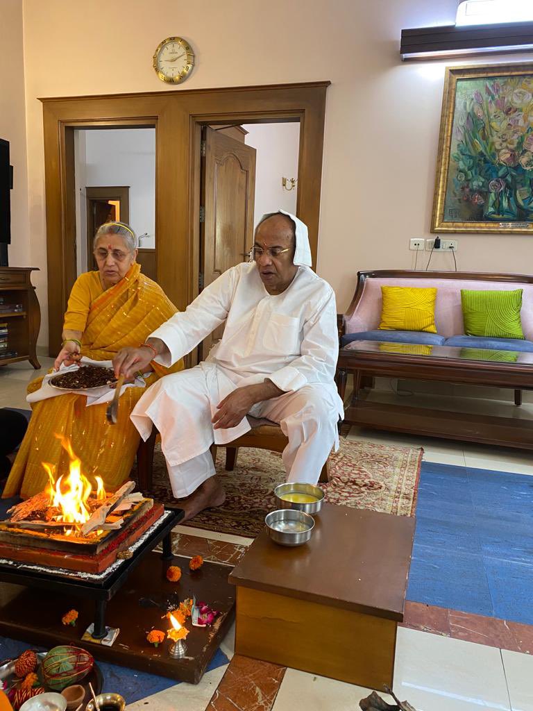drusawasthi's tweet photo. आज दिन की शुरुआत घर में सपरिवार नवरात्रि व महानवमी के पावन पर्व के अवसर पर पूजा-अर्चना व हवन करके हुई।माँ दुर्गा से प्रार्थना है की सभी के जीवन को ख़ुशियों से भर दें व सभी को स्वस्थ रखे। आप सभी को सपरिवार महा नवमी के पावन पर्व की हार्दिक शुभकामनाएं। #MahaNavami @awsathi_rekha https://t.co/gkgvkxMyEh