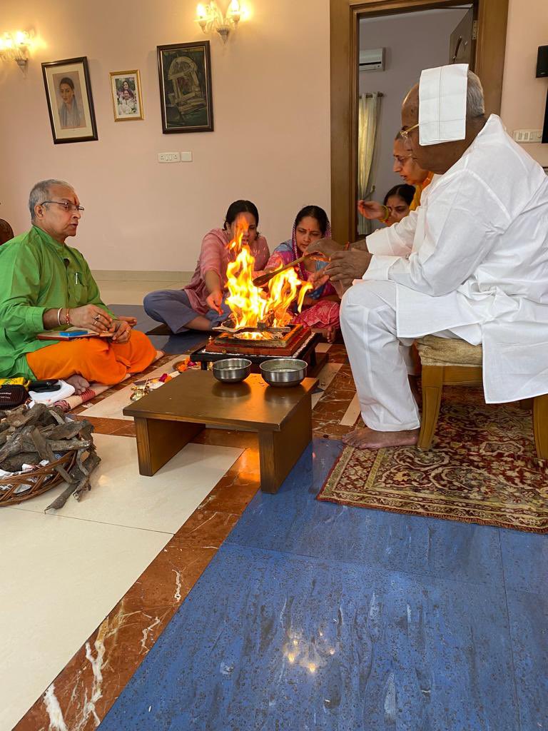 drusawasthi's tweet photo. आज दिन की शुरुआत घर में सपरिवार नवरात्रि व महानवमी के पावन पर्व के अवसर पर पूजा-अर्चना व हवन करके हुई।माँ दुर्गा से प्रार्थना है की सभी के जीवन को ख़ुशियों से भर दें व सभी को स्वस्थ रखे। आप सभी को सपरिवार महा नवमी के पावन पर्व की हार्दिक शुभकामनाएं। #MahaNavami @awsathi_rekha https://t.co/gkgvkxMyEh