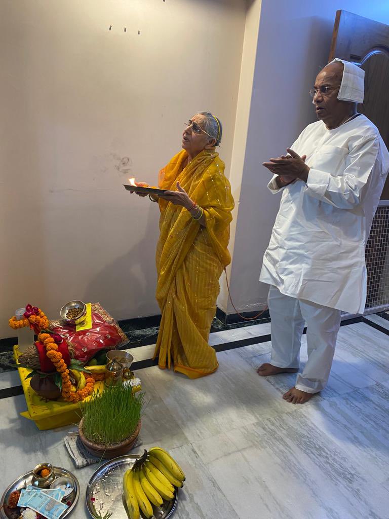 drusawasthi's tweet photo. आज दिन की शुरुआत घर में सपरिवार नवरात्रि व महानवमी के पावन पर्व के अवसर पर पूजा-अर्चना व हवन करके हुई।माँ दुर्गा से प्रार्थना है की सभी के जीवन को ख़ुशियों से भर दें व सभी को स्वस्थ रखे। आप सभी को सपरिवार महा नवमी के पावन पर्व की हार्दिक शुभकामनाएं। #MahaNavami @awsathi_rekha https://t.co/gkgvkxMyEh