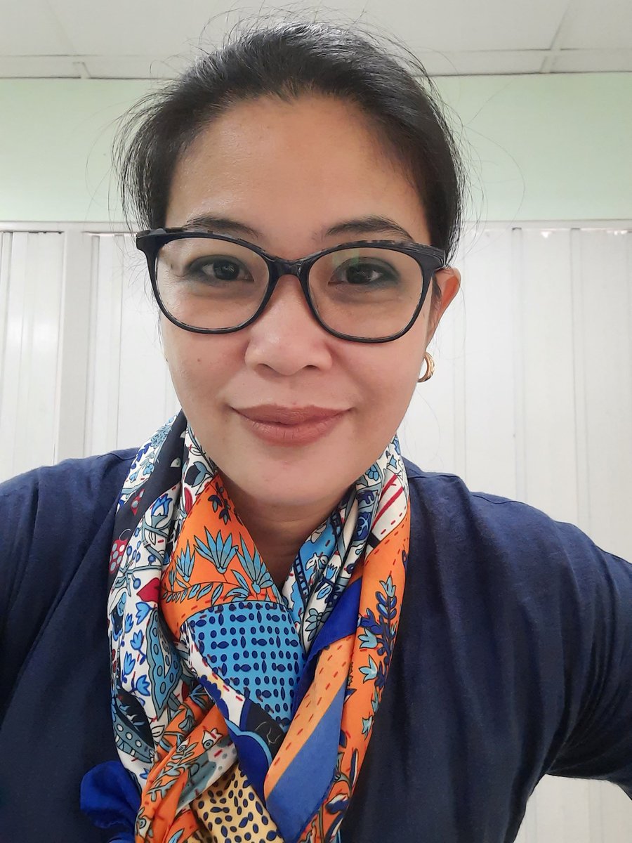 indiebeetee's tweet photo. Yesterday's #hustle. #PerDev talk. #Silk #scarf from a small shop in #Terminal2 #Legazpi #Albay. https://t.co/Hg5ZEbdqJs