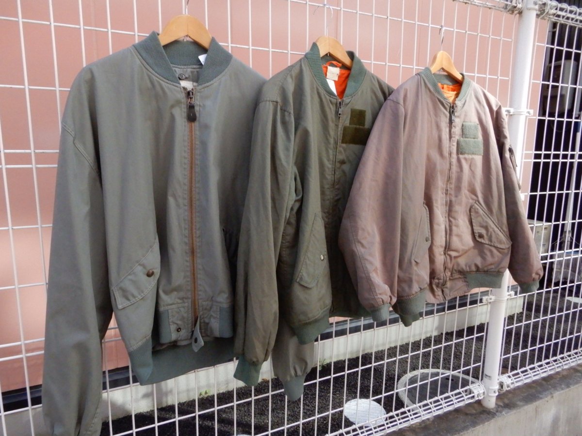 SQUATSHOP's tweet photo. [New arrival]
イタリア軍のL2Bジャケットが入荷しました

MA1と混同されますが、こちらはよりライトで軽く羽織れるフライトジャケットです

クセのないスタイリッシュなデザインなので、初めてのミリタリージャケットとしてオススメ！ https://t.co/W7L0EQn43j