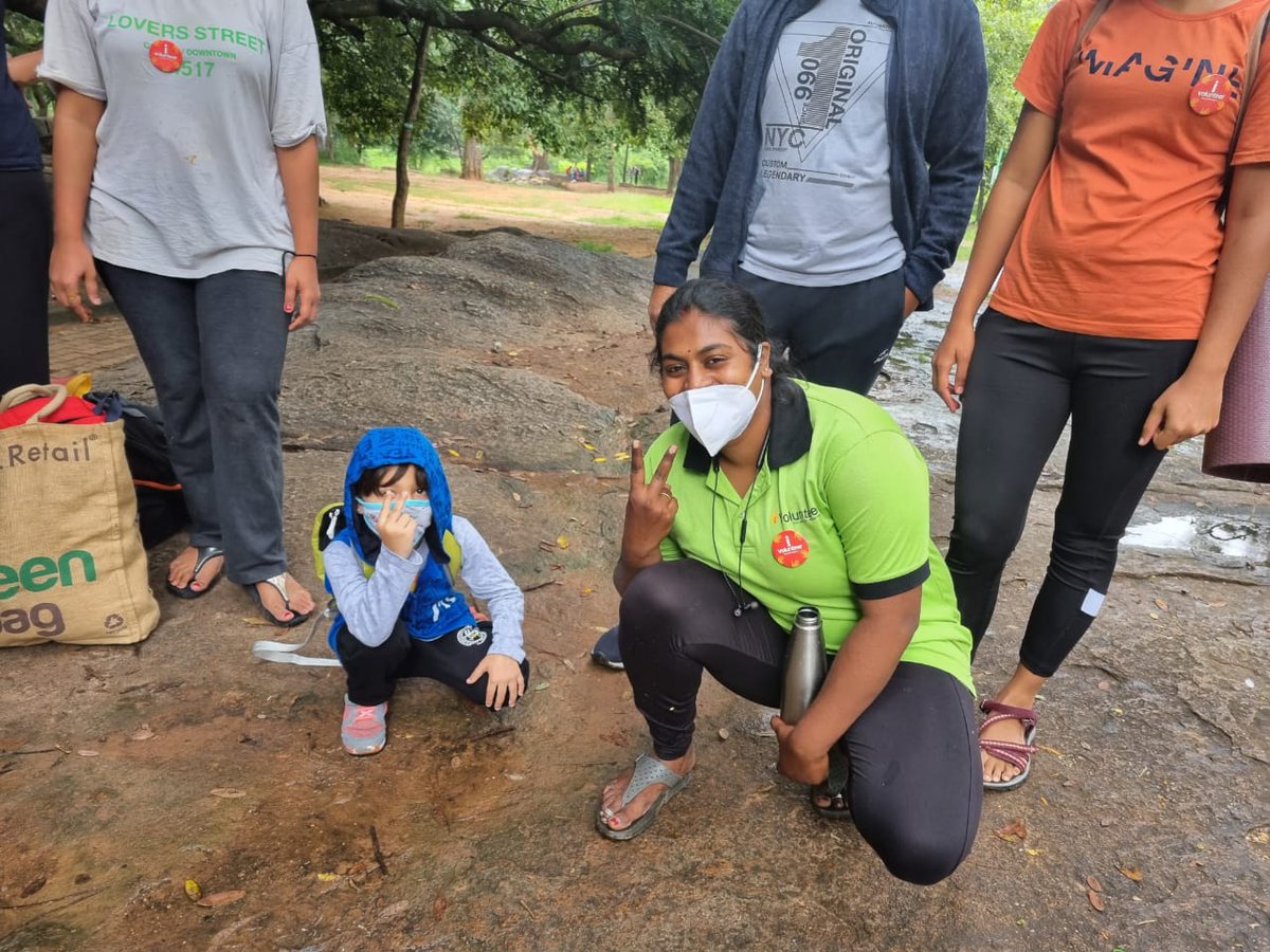 iVolunteerIndia's tweet photo. #DaanUtsav2021
To spread love &amp; smile amongst the #underprivileged communities, #iVolunteer organised #SevaSandwich activity in #Bangalore. Around 20 #volunteers participated &amp; made more than 300 sandwiches for distribution.

Joins us: https://t.co/xJKAxPE6tT

#ThursdayMotivation https://t.co/ddiGkTDttM
