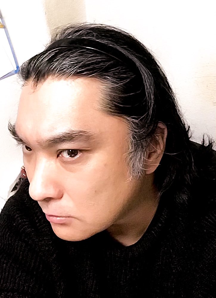 @skullrider750cc もうこのヒゲはない…
もうこのヒゲはない……(マスクするのに邪魔で剃りました)
あと髪も流石に伸ばしすぎなのでこのあとバリカンしました。(h 