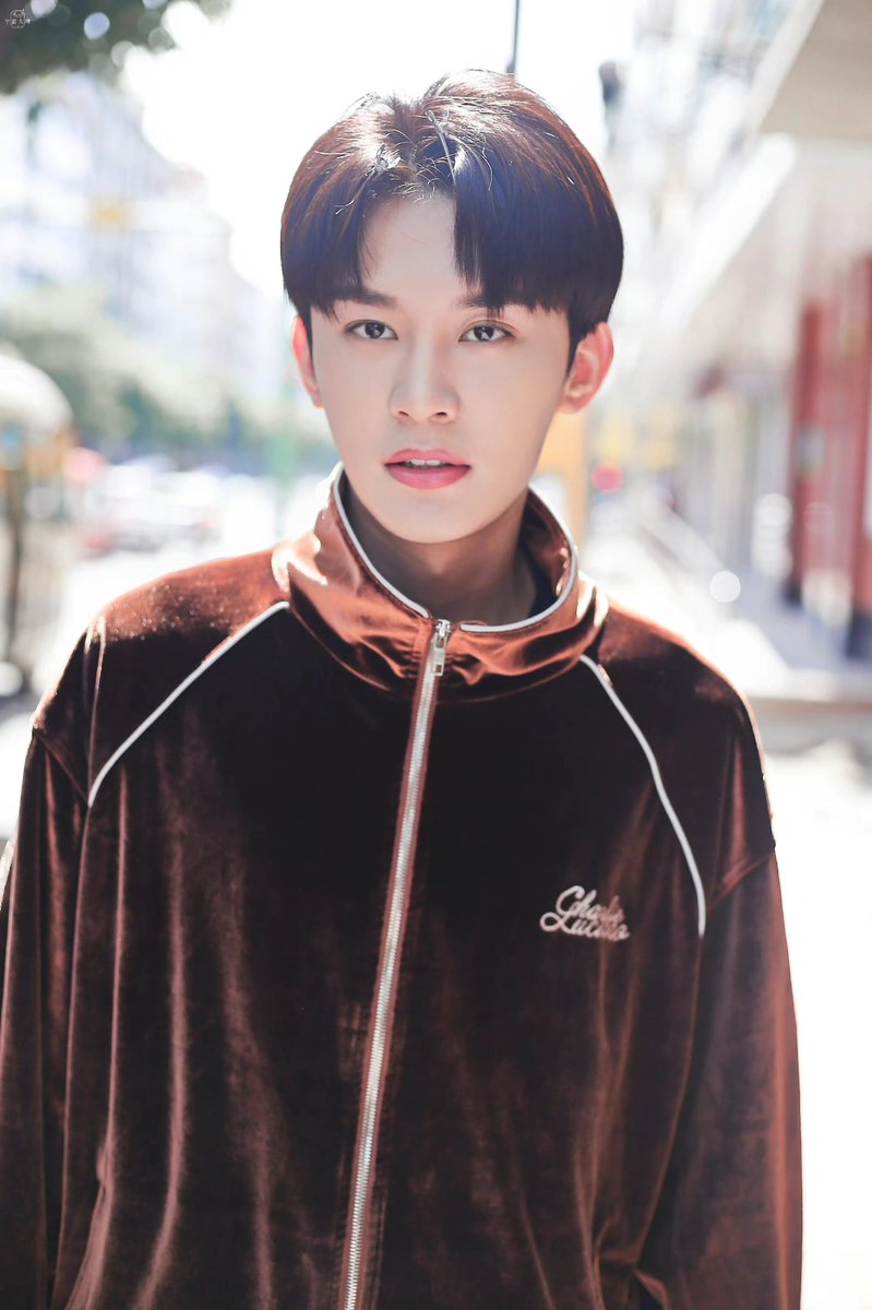 forjunyu's tweet photo. 211014 | off to work

cr. 宇宙大坝·陈俊宇

#ChenJunyu #陈俊宇 https://t.co/YxlwQcKjPL