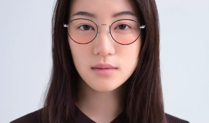 メガネをかけるだけで血色感アップ！JINSのチークカラーレンズが優秀過ぎる！