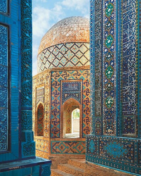 artinsociety's tweet photo. Two views of the Shah-I-Zinda (“The Living King”) Necropolis in Samarkand, Uzbekistan, a complex of mausoleums and ritual buildings dating mainly from 14-15th C (photo at R is by Fulvio Spada) https://t.co/iRHNAhPlGS https://t.co/z4uifLr8ww