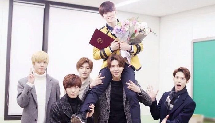 NCT คือวงเดียวในวงการเกาหลีที่ มบ. ได้ไปงานเรียนจบทั้ง ประถม , ม.ต้น , ม.ปลาย