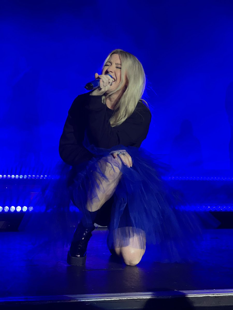 higtonchloe's tweet photo. Had an amazing time at @elliegoulding last night! Never fails to amaze absolutely phenomenal 💙 https://t.co/6AKb6DqxS9