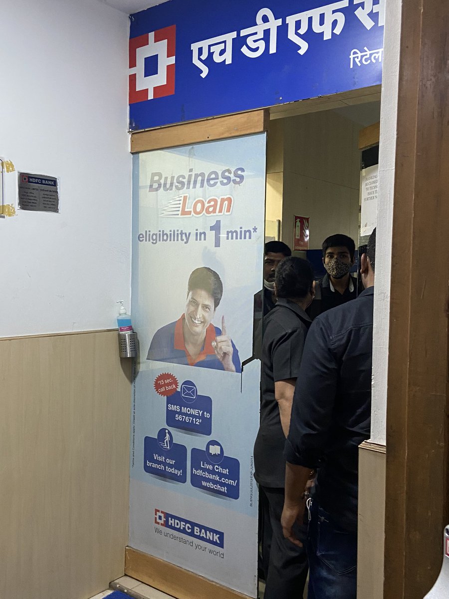 sashyavi's tweet photo. They can call 10times in day for loan n if we have issue with for paper work they shout on people coz only ten min was left for closing
Security female acting as if doing duty of police ..Is the way you treat your customers 
@HDFC_Bank @HomeLoansByHDFC @hdfcsec 
#hdfcbank #hdfc https://t.co/dlctaL3PqX