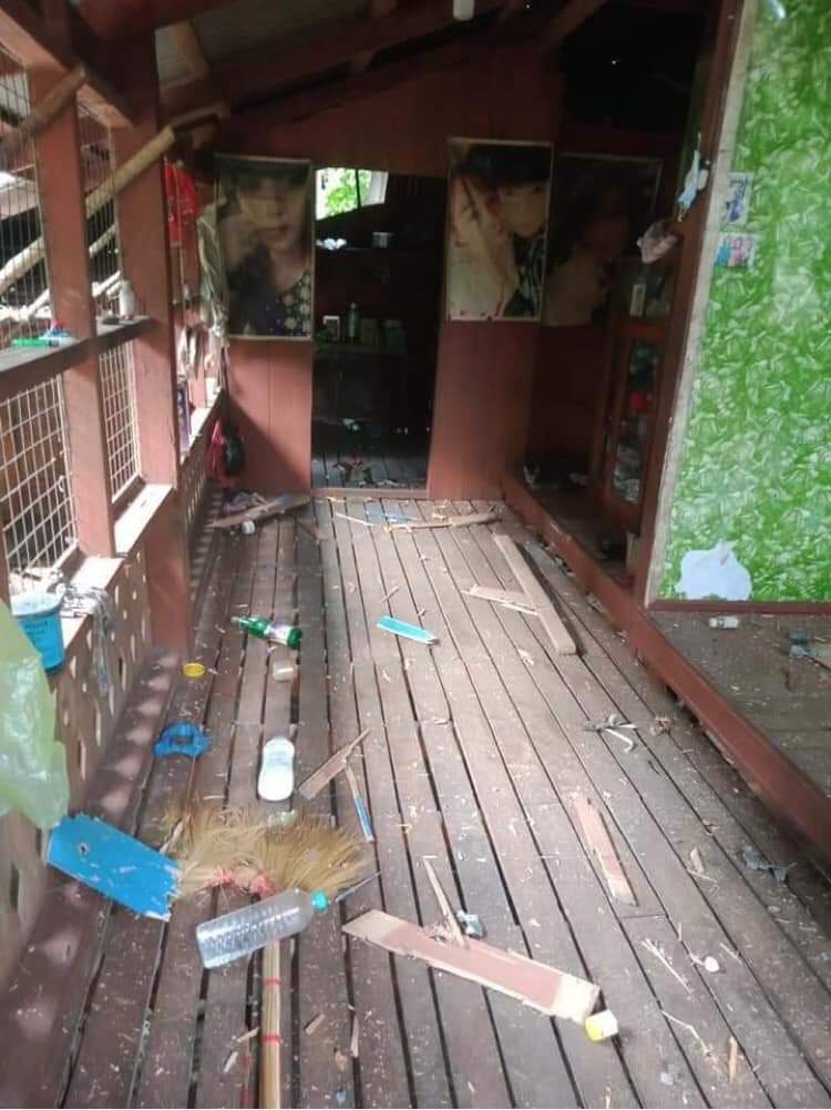 m_krl1's tweet photo. A civilian house in the lower part of Ywarthit village ,#KawKarate township, #Karen State was hit and destroyed by indiscriminate artillery shells fired by Military Junta on the morning of Oct14. Locals hv been fleeing from escalating clashes.
#Oct14Coup 
#WhatsHappeningInMyanmar https://t.co/Lg65dHFvG5