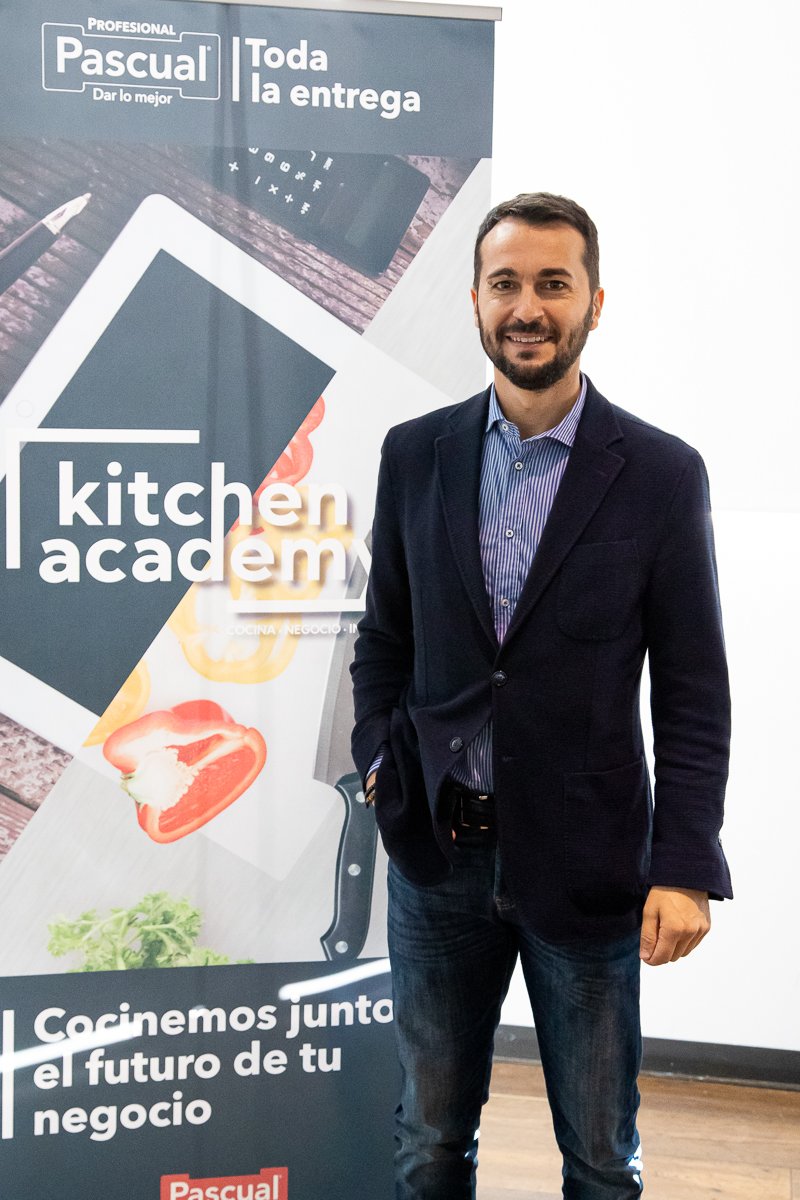 emanuelerizzo's tweet photo. Hoy quiero compartir una gran noticia para @Pascual 
Presentamos Kitchen Academy, un lanzamiento estratégico de nuestra marca Pascual Profesional

➡️ https://t.co/kOHFBMafp3

@pascualprof #hosteleria #cocina #negocio #foodservice https://t.co/65uNK839Sh