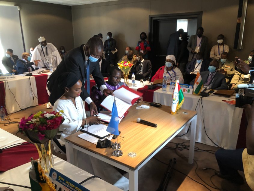 SD3C_Sahel's tweet image. Concernant les pays membres du G5 Sahel, ces accords ont été signés le 13 février 2021 à N’Djamena au Tchad; lors de la 9ème session ordinaire du Conseil des Ministres du G5 Sahel.
•
•
#jointprogram #sahel #sd3c #convention #financement #g5sahel #fao #fida #pam #uniss