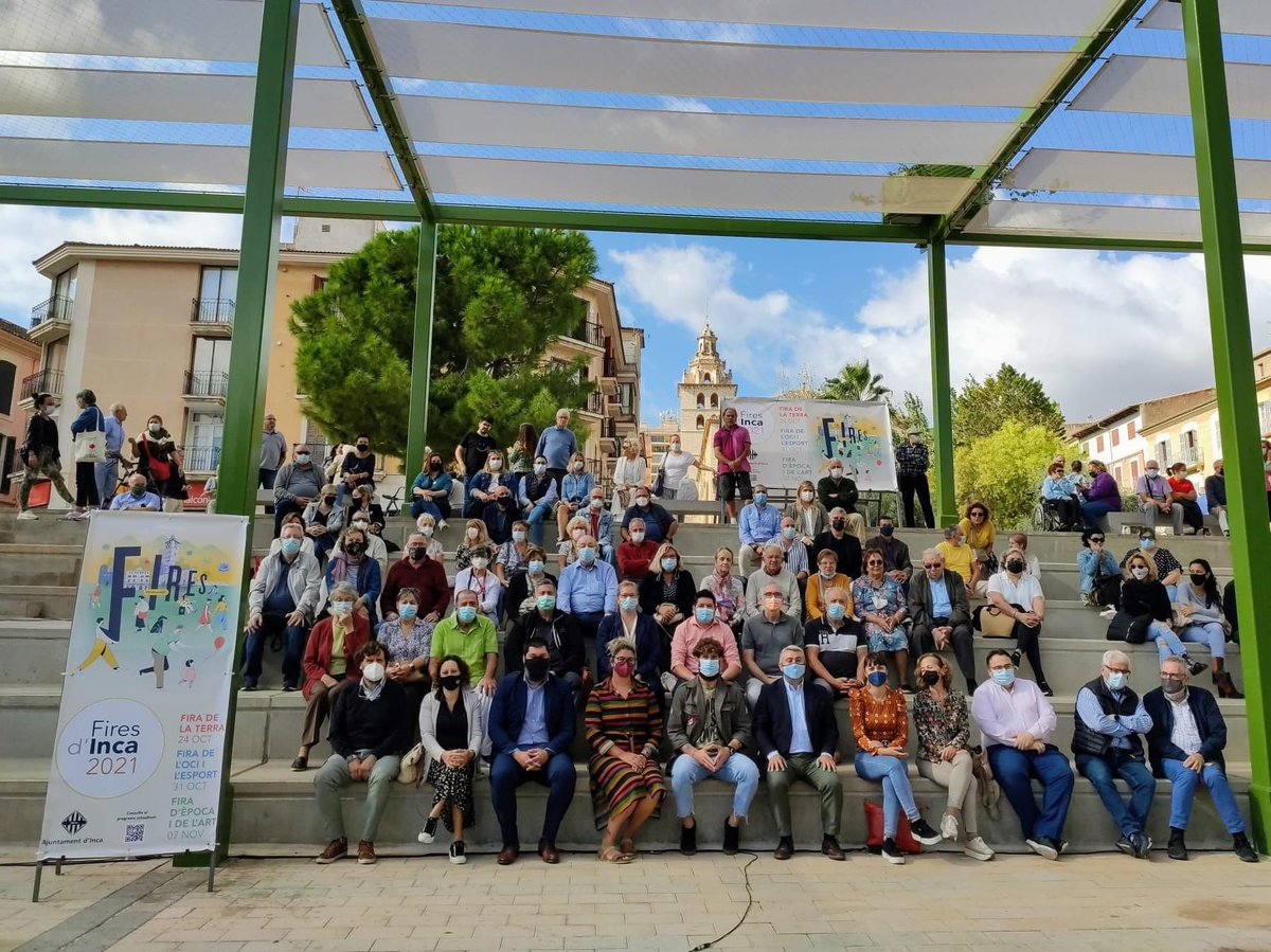 VoxInca's tweet photo. 🎉🎉 Comienza la cuenta atrás para las Ferias de Inca 2021
Hoy hemos asistido a la presentación del programa, que puedes descargarlo aquí 👇🏼
https://t.co/DAXtnZCjIH
#firesdinca #DijousBo https://t.co/TIdVE2f0zg
