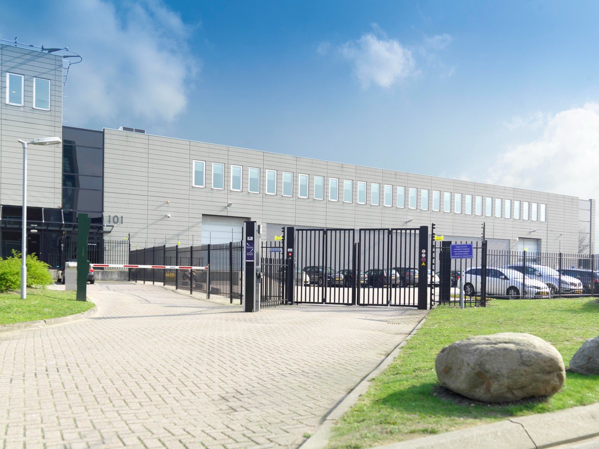 Interxion gaat restwarmte leveren aan <a href="/polderwarmte/">Polderwarmte</a>  voor bedrijventerreinen in Schiphol-Rijk. #AMS5 zal de restwarmte uitkoppelen en is hiermee het eerste datacenter dat grootschalig #restwarmte gaat leveren aan bedrijventerreinen in de Randstad. interxion.com/nl/news/interx… #GreenDC