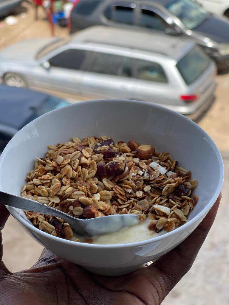 cerealehousesn's tweet photo. Pour les jours de rush, on prend quand même un petit-déjeuner bien énergétique🤤, ici un mélange de #cocolove et de #freshnuts pour démarrer votre journée sur une bonne note ❤️
.
.
#ndekkiautrement #homemadegranola #healthyfood #healthylifestyle #madeinsenegal🇸🇳 #cerealhousesn https://t.co/31RHfdAdBj