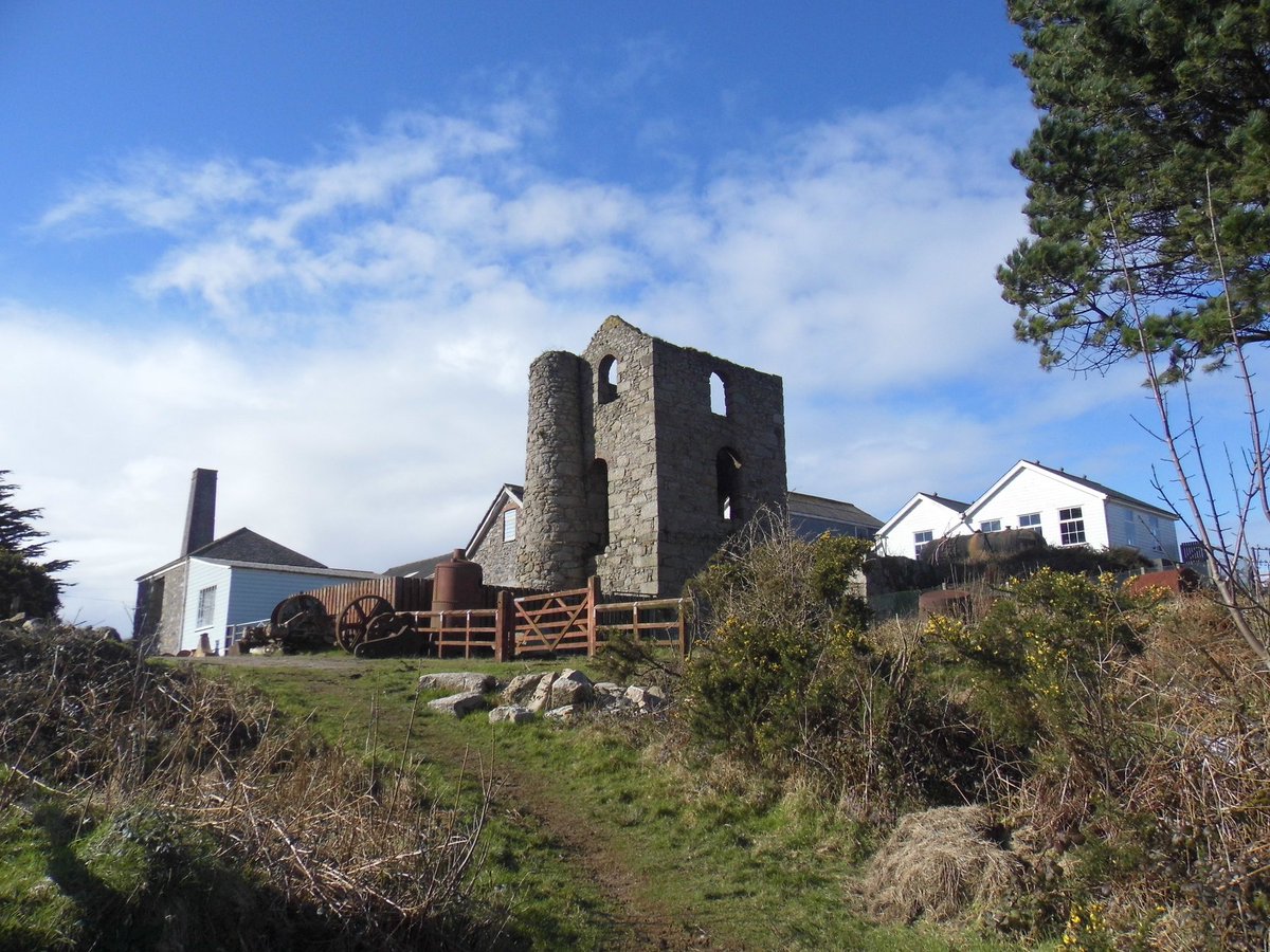 KEM_education's tweet photo. We have our first primary school workshop today! Students from Mawnan Primary will be taking a tour of the mill, learning about some mining history and participating in some mineral separation! #STEM #History #Mining #Outreach https://t.co/5tYOAOrmcW