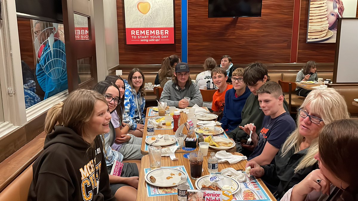 MonroeCentral's tweet photo. Our students getting breakfast before Day 1 of the DC Tour!   #Gobears @CentralSr https://t.co/IC5siPjv7a