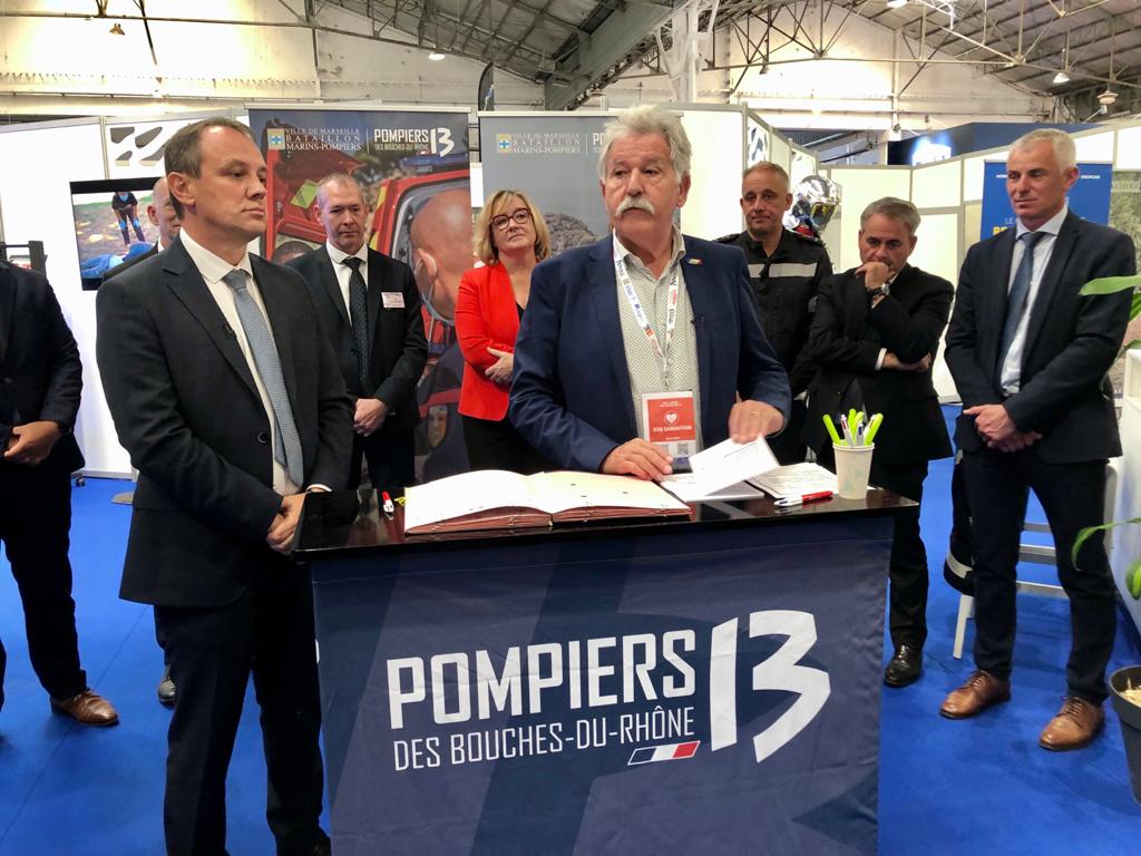 Pompiers13 tweet media