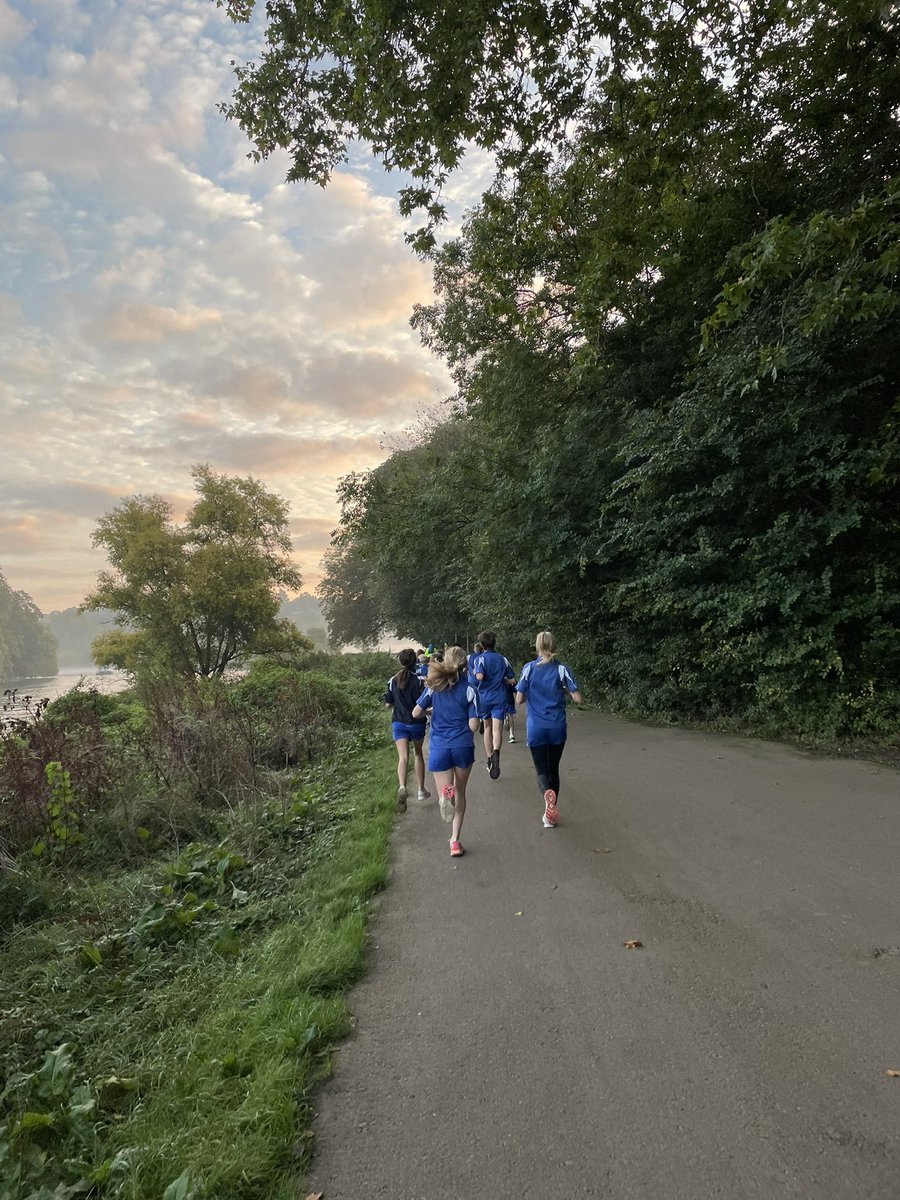 GreyCourtPE's tweet photo. A beautiful morning for running club! A 5km loop down to the river around Petersham this morning! #runningclub #xctraining #running #greatstarttotheday https://t.co/mVOSFvvClH